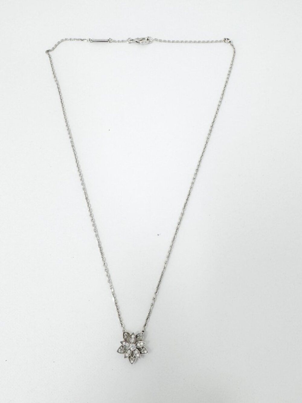 Van Cleef & Arpels Lotus openwork pendant mini model - Picture 4 of 10